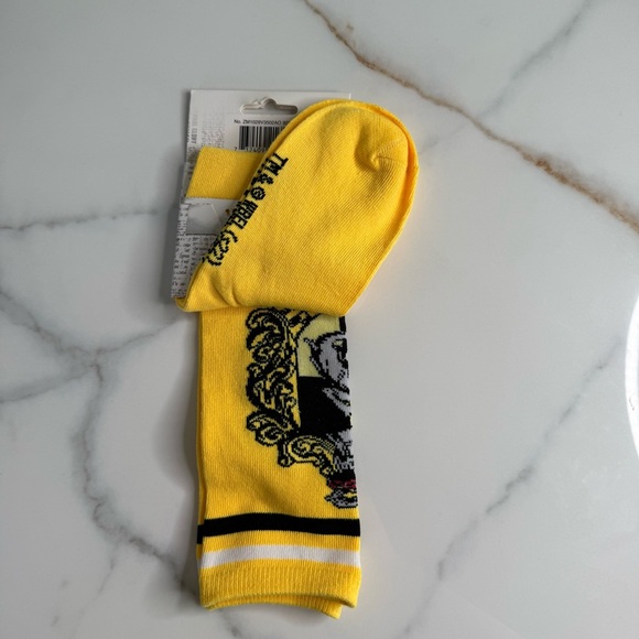 NWT Harry Potter Hufflepuff house socks yellow - Picture 5 of 6